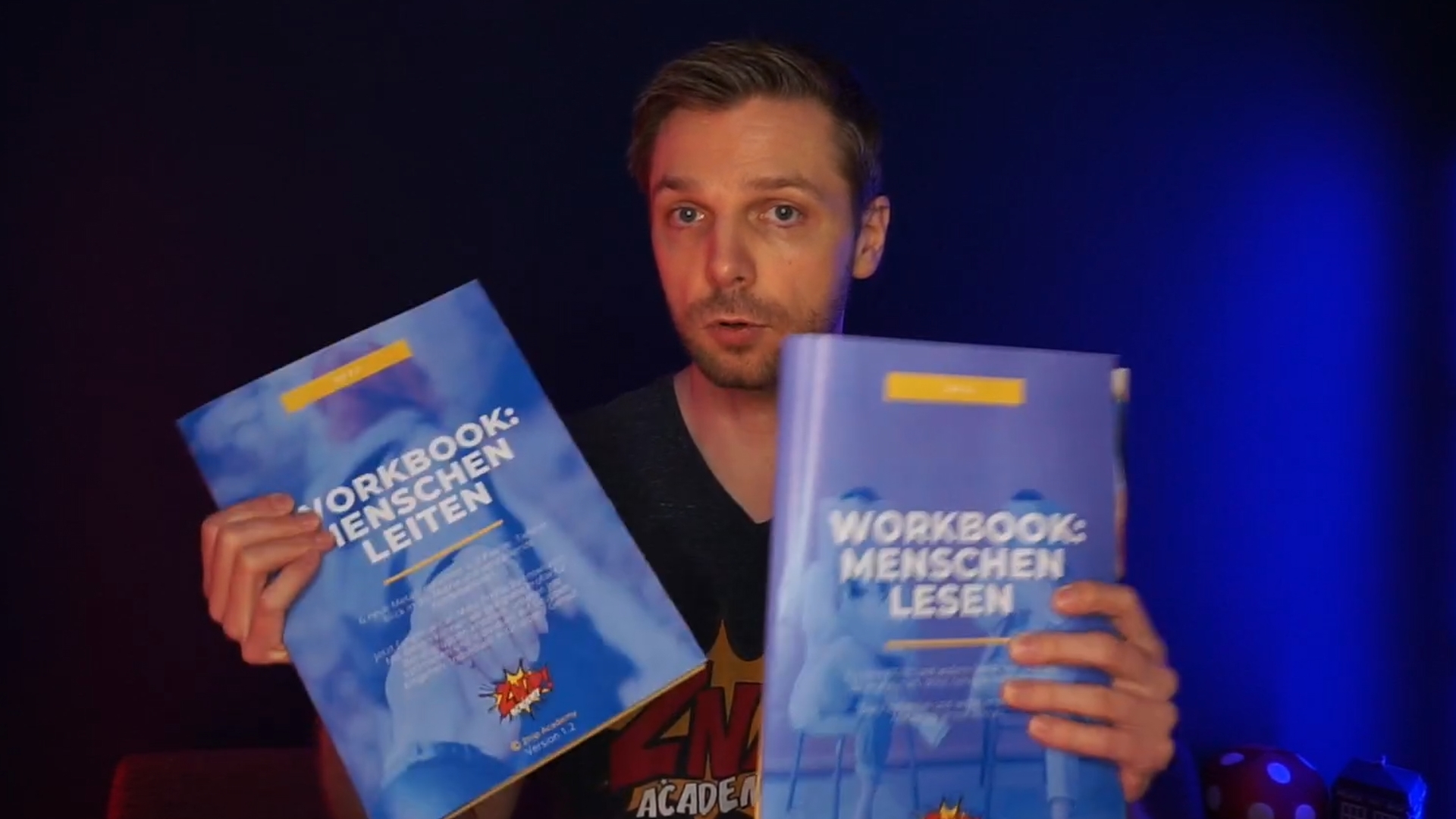 Henry präsentiert die Menschen lesen Workbooks