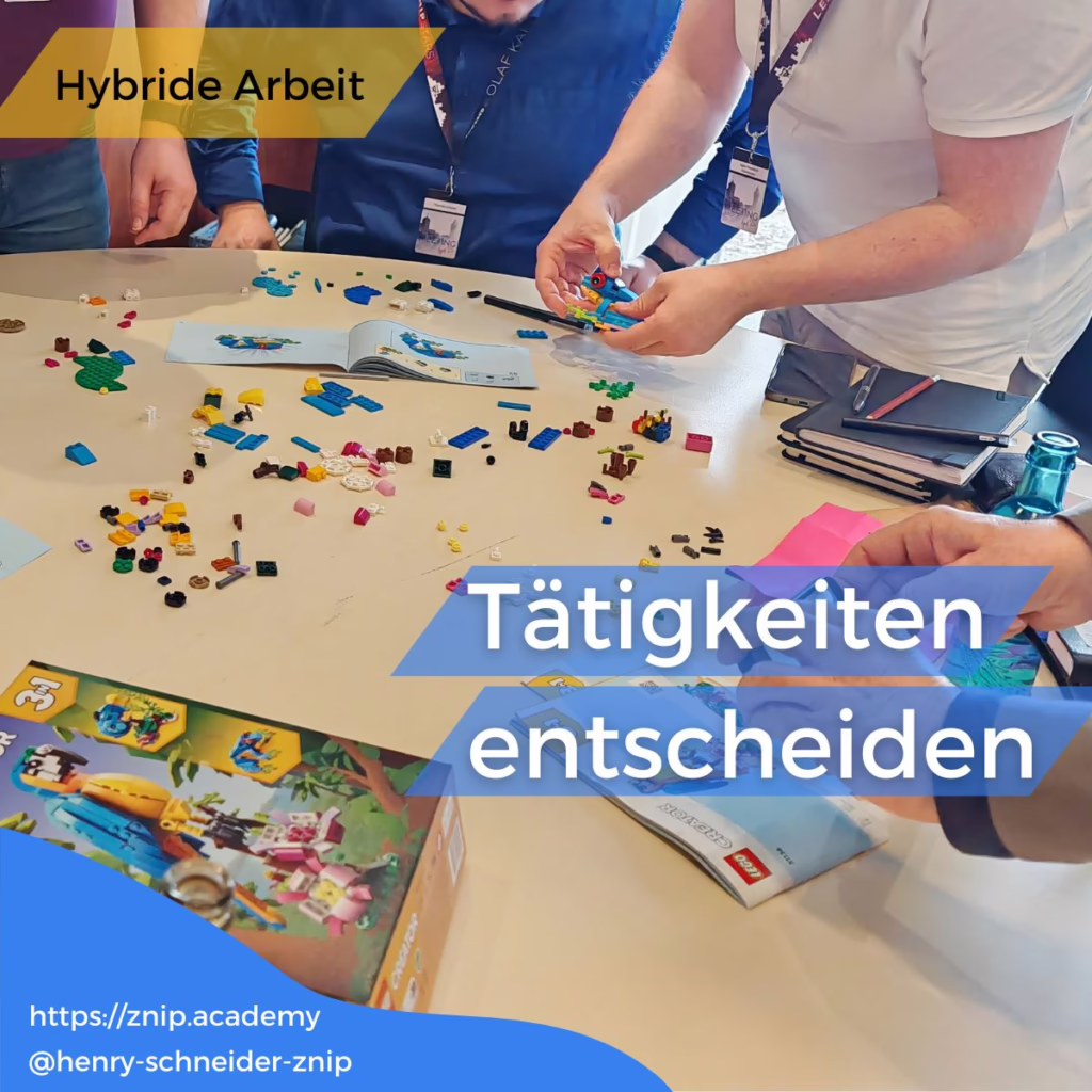 Führungskräfte bauen als Team ein LEGO-Creator Set zusammen